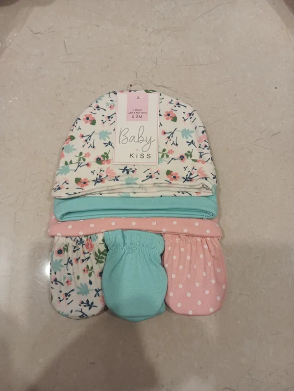 Multicolour_Printed_Cap_And_Mittens_Set_for_Baby