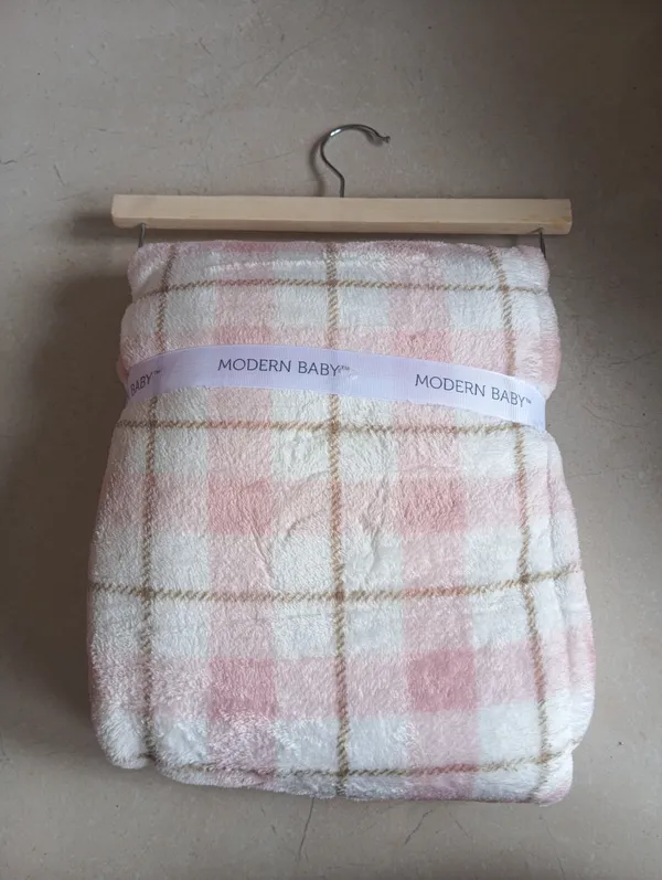 Pink_Plush_Checkered_Baby_Blanket_For_Babies