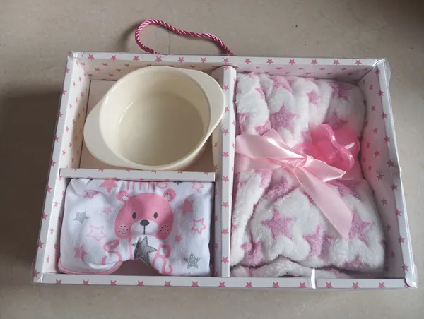 Pink_Baby_Gift_Hamper_Set_for_Newborns