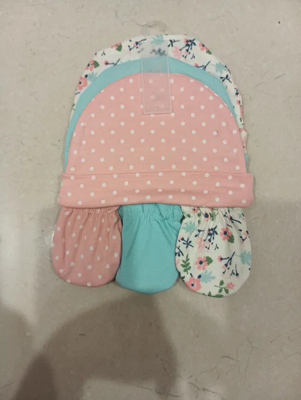 Multicolour_Printed_Cap_And_Mittens_Set_for_Baby