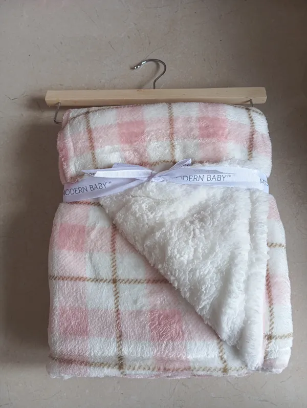 Pink_Plush_Checkered_Baby_Blanket_For_Babies