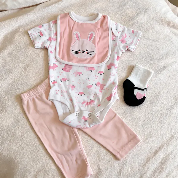 Pink_Floral_Baby_Outfit_Set_for_Infants