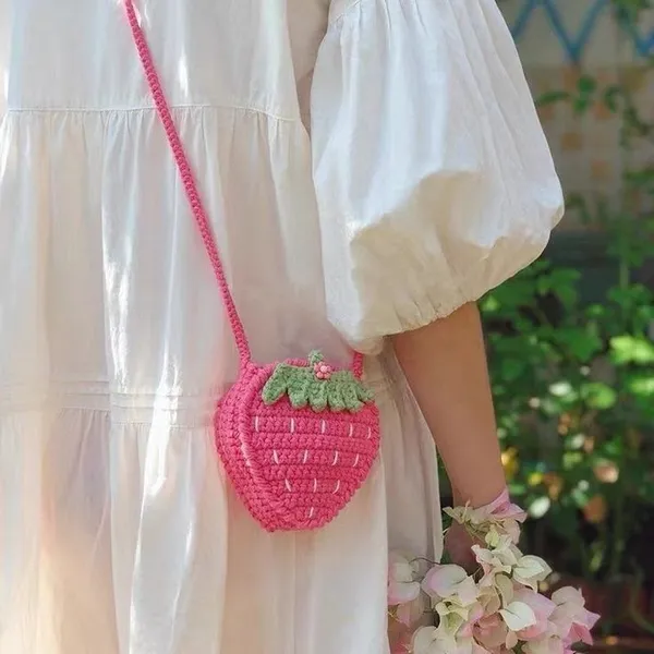 Pink_Crochet_Yarn_Crossbody_Bag_For_Girls,_Daily_Wear,_Fashion