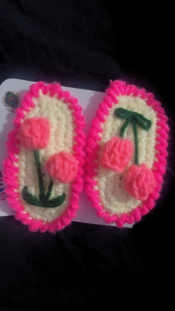 Pink_And_White_And_Green_Crochet_Yarn_Hair_Clip_For_Girls,_Hair_Styling,_Daily_Wear_Pack_Of_4