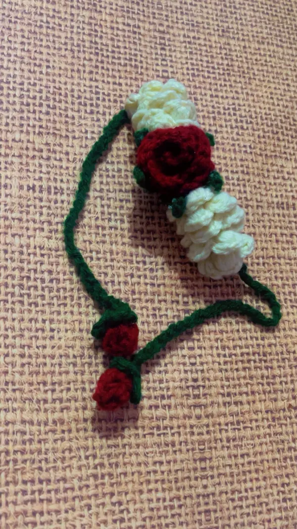 Red_And_White_And_Green_Crochet_Yarn_Gajra_Bracelet_For_Women,_Traditional_Wear,_Daily_Wear