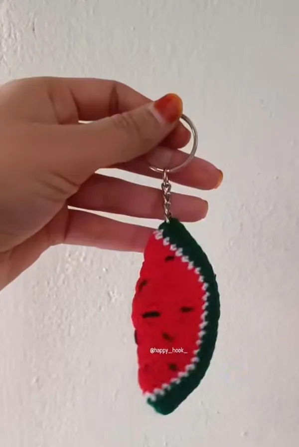 Red_And_Green_And_White_Crochet_Yarn_Keychain_For_Home_Decor,_Gifting,_Decorative_Use_Pack_Of_2
