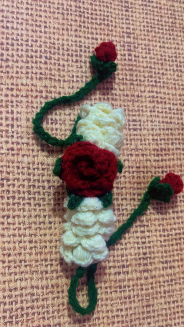 Red_And_White_And_Green_Crochet_Yarn_Gajra_Bracelet_For_Women,_Traditional_Wear,_Daily_Wear