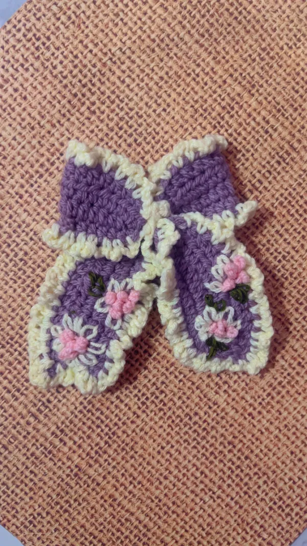 Purple_And_White_Crochet_Yarn_Hair_Clip_For_Girls,_Hair_Styling,_Daily_Wear