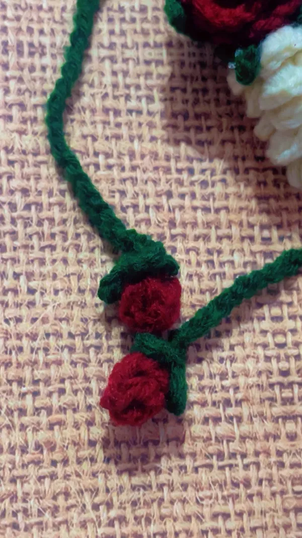 Red_And_White_And_Green_Crochet_Yarn_Gajra_Bracelet_For_Women,_Traditional_Wear,_Daily_Wear