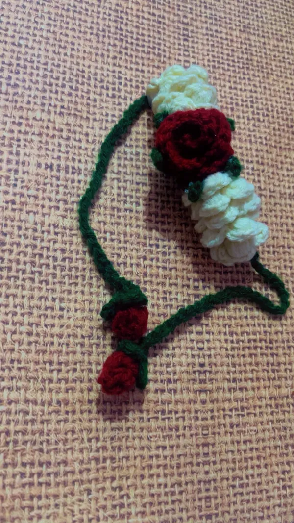 Red_And_White_And_Green_Crochet_Yarn_Gajra_Bracelet_For_Women,_Traditional_Wear,_Daily_Wear