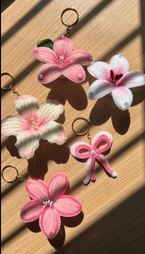 Pink_And_White_Crochet_Yarn_Keychain_Set_For_Gifting,_Bag_Accessories,_Kids_Pack_Of_5