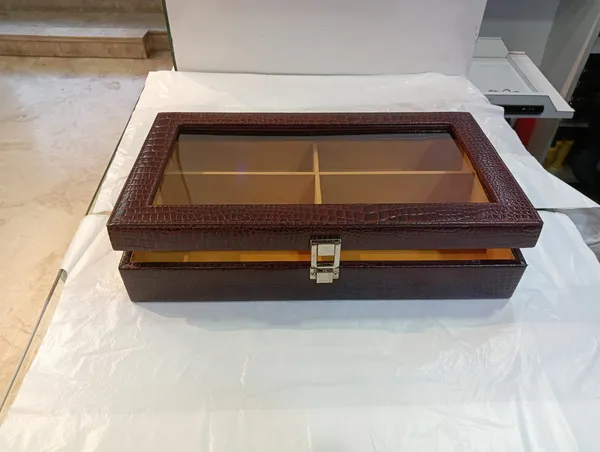 Crocodile_Pattern_Leather_Glass_Lid_Storage_Box