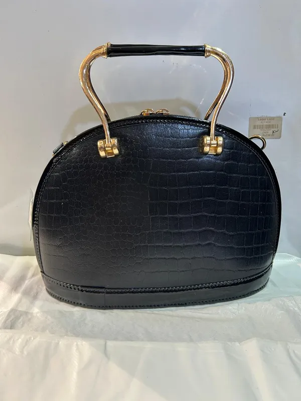 Black_Leather_Structured_Handbag_For_Women