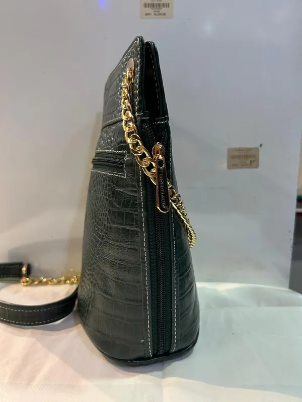 Black_Crocodile_Textured_Crossbody_Sling_Bag_for_Women