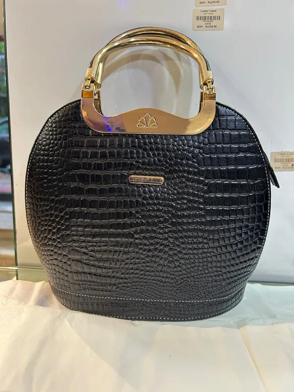 Black_Textured_Structured_Handbag_for_Women