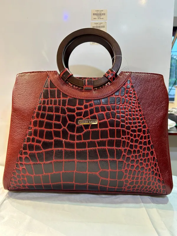 Maroon_Textured_Leather_Structured_Handbag_For_Women
