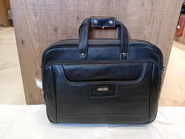 Black_Textured_Briefcase_for_Professionals