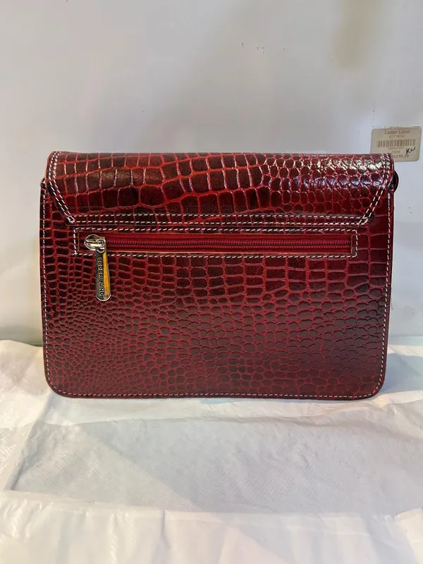 Maroon_Textured_Clutch_Bag_for_Women