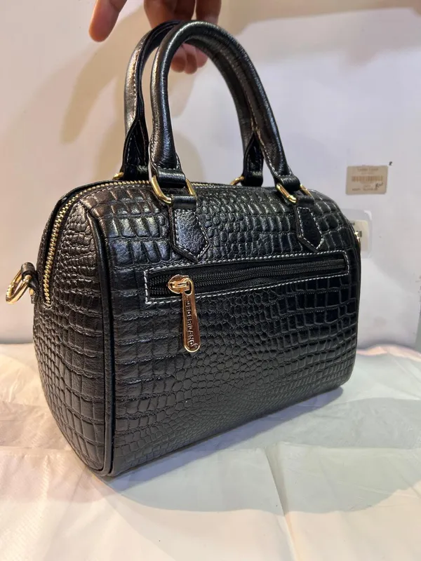 Black_Textured_Structured_Handbag_for_Women