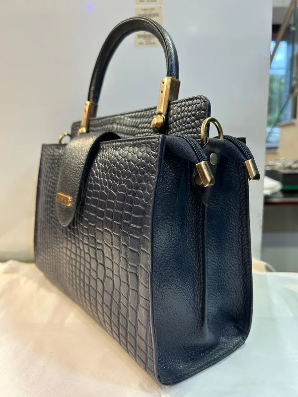 Navy_Textured_Leather_Structured_Handbag_For_Women