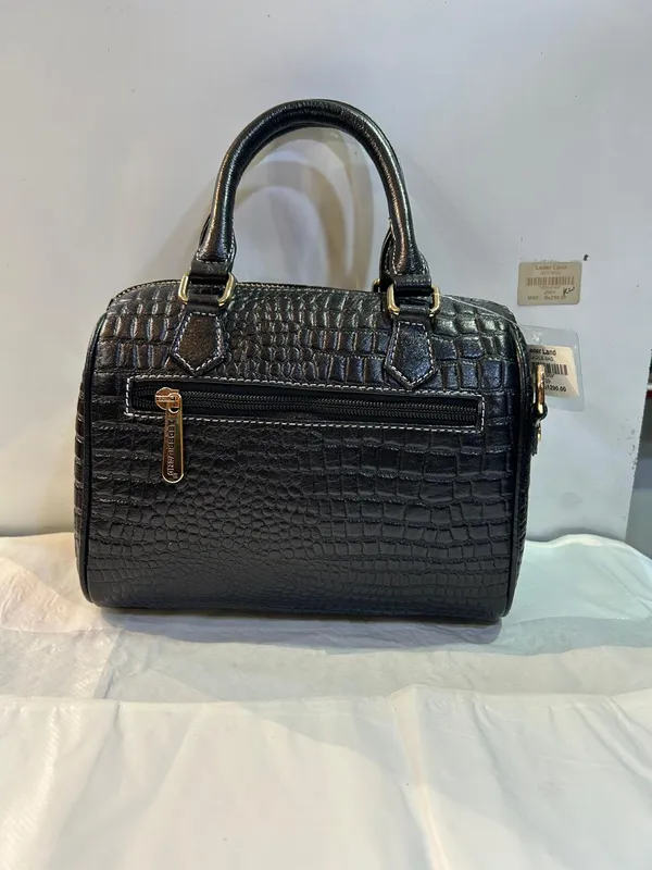 Black_Textured_Structured_Handbag_for_Women