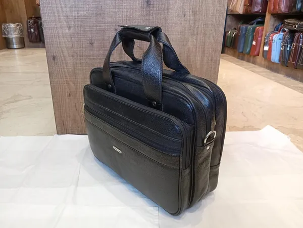 Black_Leather_Textured_Formal_Briefcase_For_Men