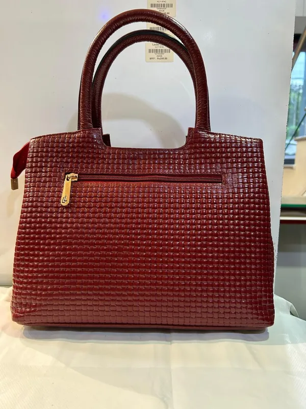 Maroon_Textured_Structured_Handbag_for_Women