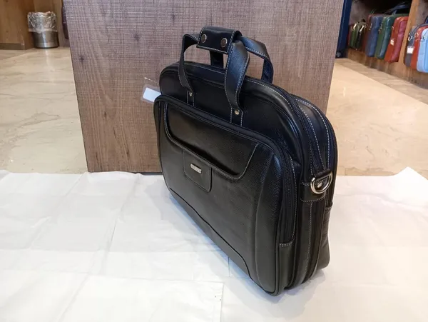 Black_Textured_Briefcase_for_Professionals