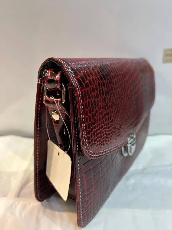 Maroon_Textured_Clutch_Bag_for_Women