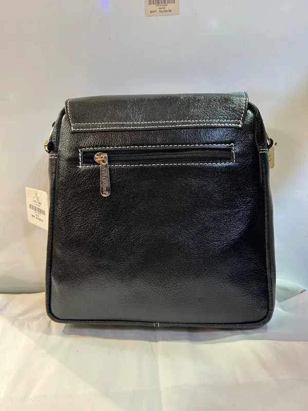 Black_Leather_Crossbody_Sling_Bag_For_Men