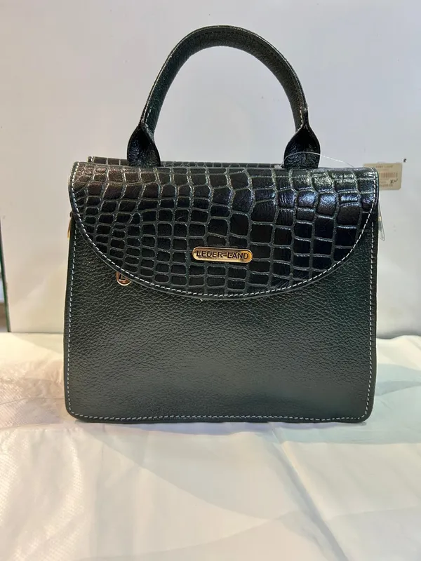 Black_Textured_Structured_Handbag_for_Women