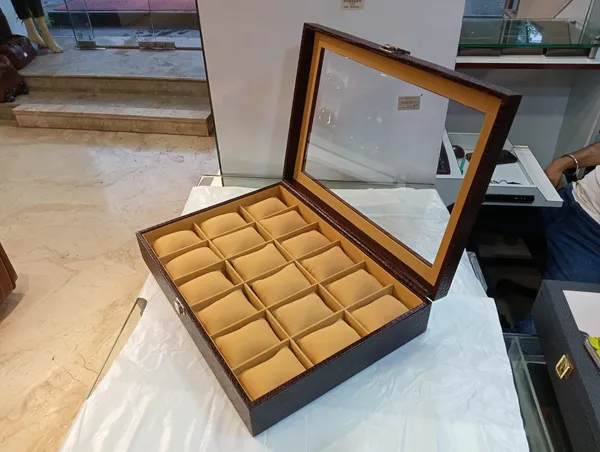 Wooden_18-Slot_Watch_Organizer_Box_With_Glass_Lid