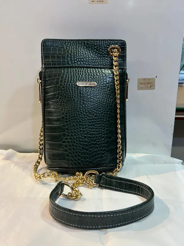 Black_Crocodile_Textured_Crossbody_Sling_Bag_for_Women