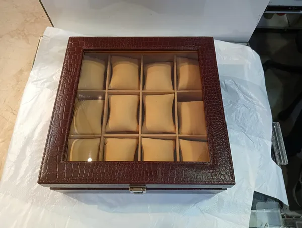 Crocodile_Pattern_Leather_12_Slot_Watch_Organizer