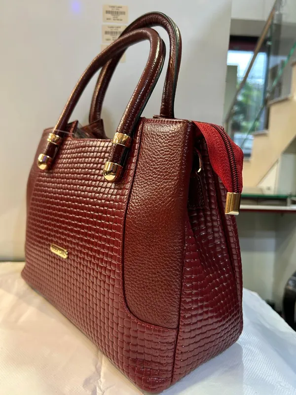 Maroon_Textured_Structured_Handbag_for_Women