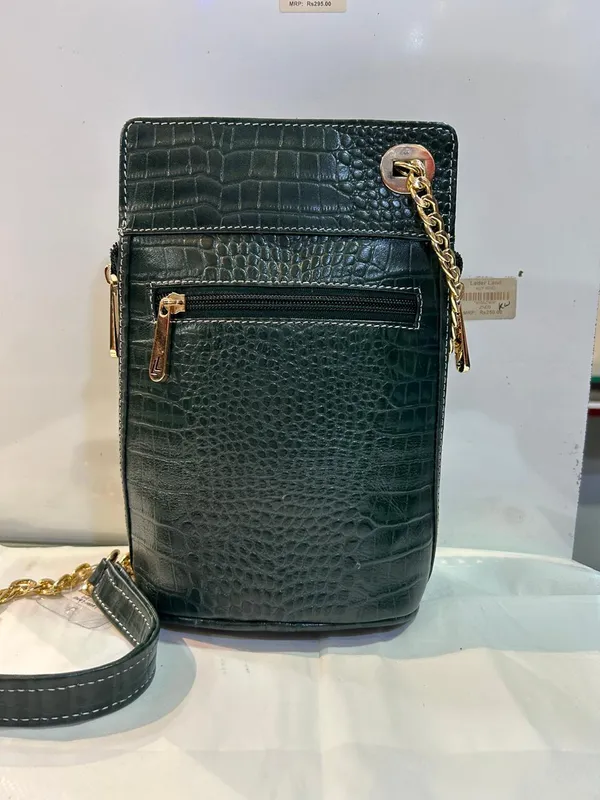 Black_Crocodile_Textured_Crossbody_Sling_Bag_for_Women