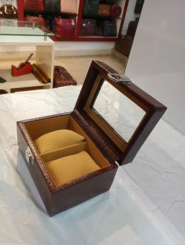 Brown_Leather_Crocodile_Pattern_Watch_Storage_Box