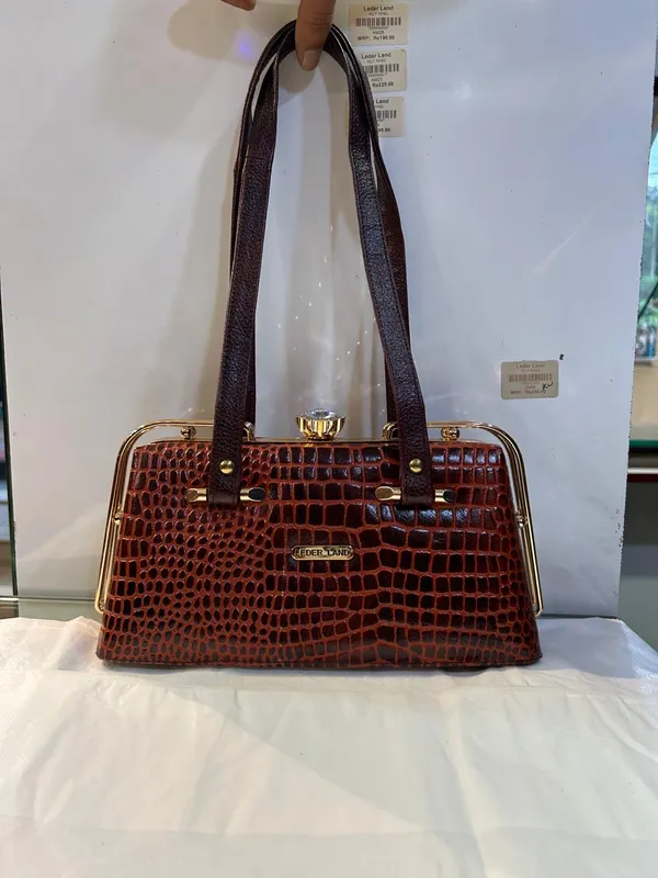 Burgundy_Genuine_Leather_Croc_Textured_Handbag_For_Women