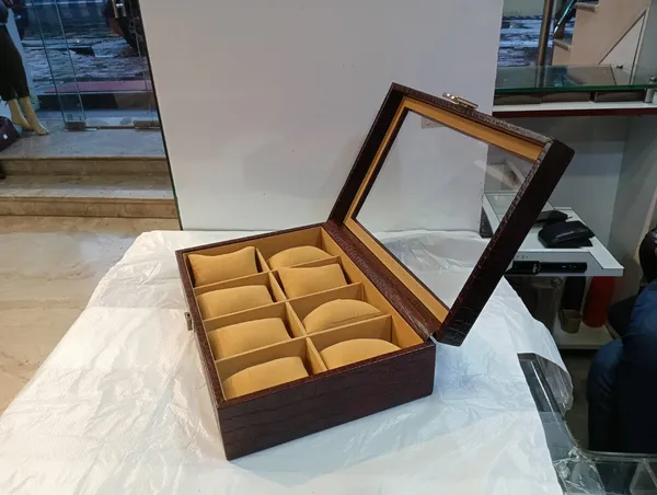 Wood_&_Glass_8_Slot_Watch_Organizer