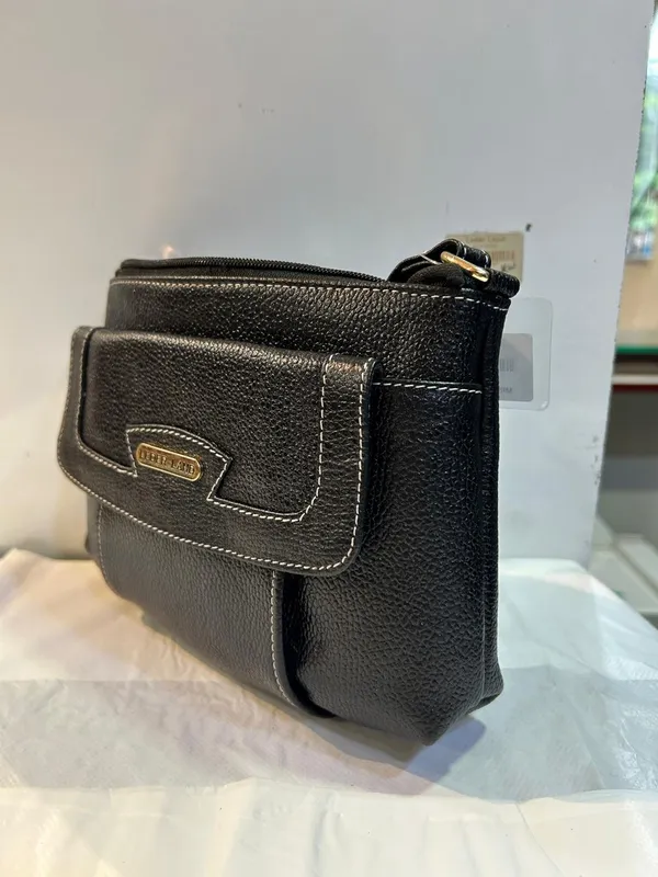 Black_Leather_Textured_Handbag_For_Women
