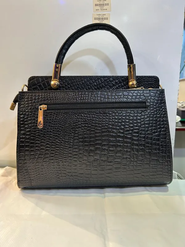 Black_Textured_Structured_Handbag_for_Women