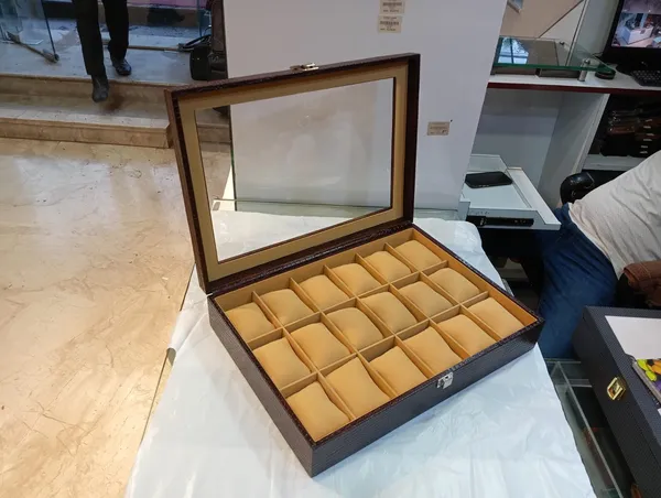 Wooden_18-Slot_Watch_Organizer_Box_With_Glass_Lid
