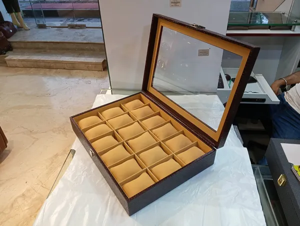 Wooden_18-Slot_Watch_Organizer_Box_With_Glass_Lid