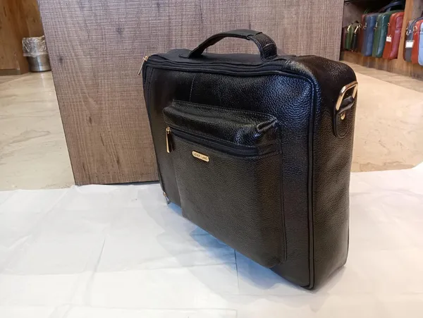 Black_Leather_Briefcase_For_Men