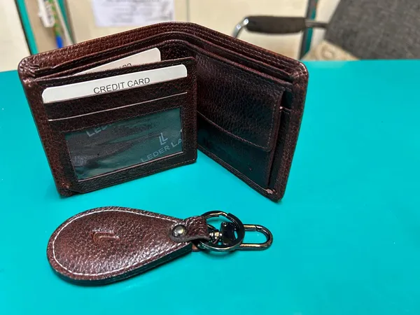 Brown_Leather_Wallet_&_Keychain_Set_For_Men
