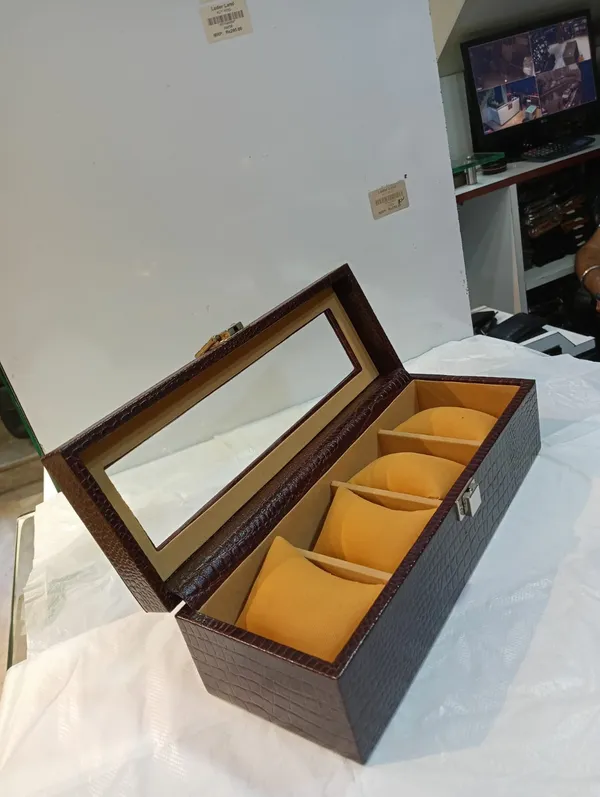 Leather_Crocodile_Textured_Watch_Storage_Box