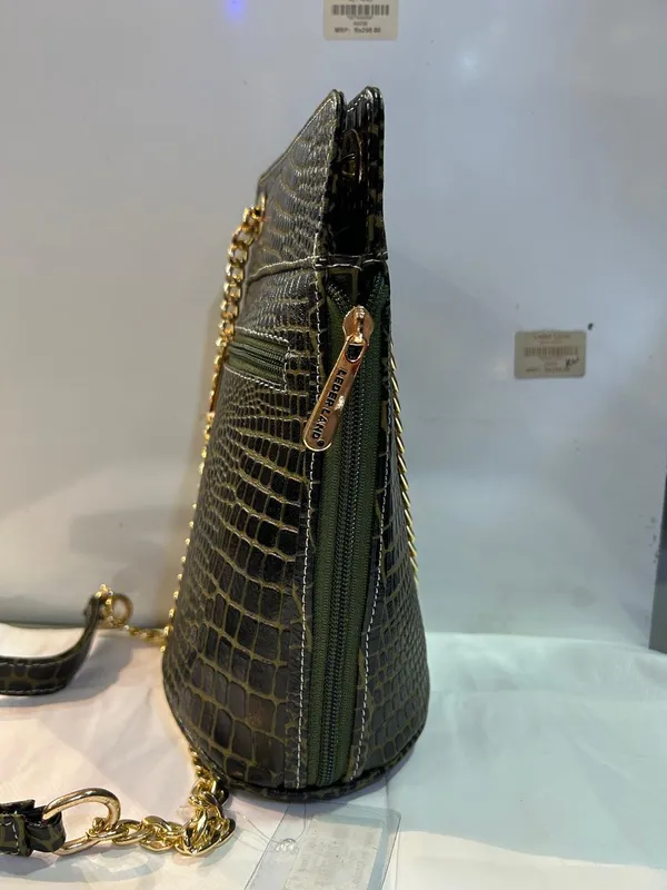 Black_Crocodile_Textured_Crossbody_Sling_Bag_for_Women