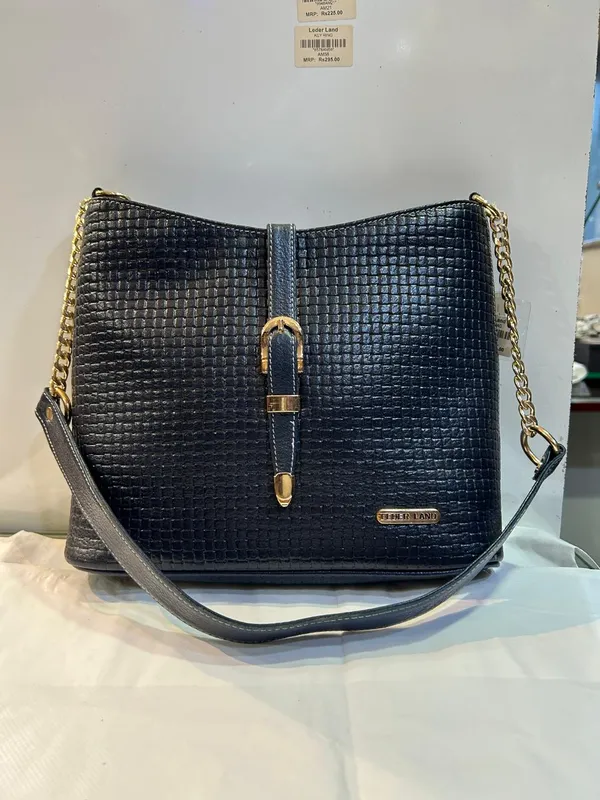 Black_Textured_Shoulder_Bag_for_Women