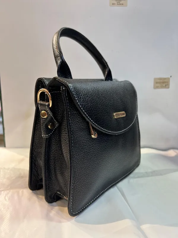 Black_Textured_Structured_Handbag_for_Women