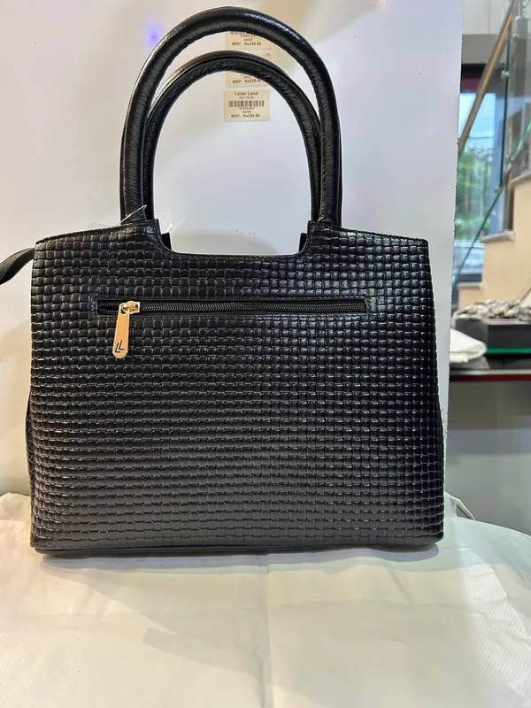 Black_Textured_Structured_Handbag_for_Women